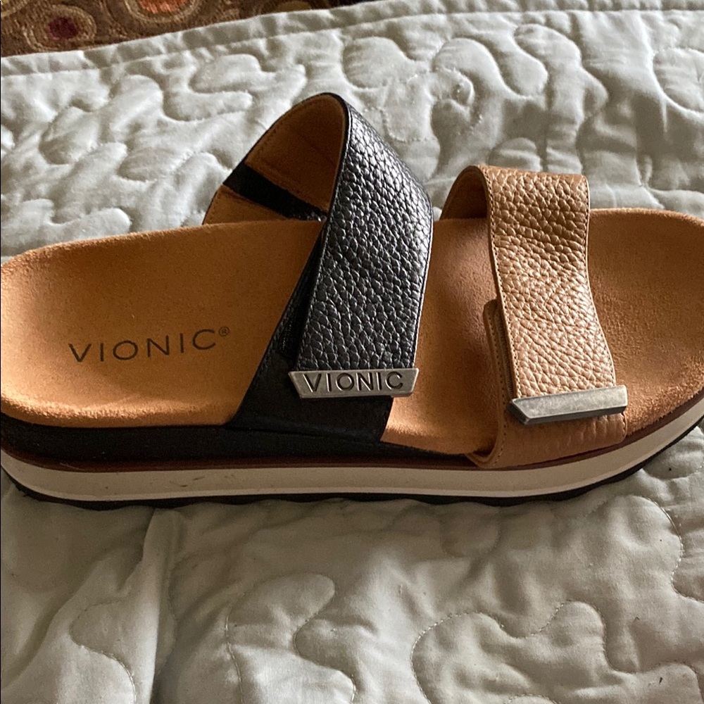 Vionic Women's Black and Tan Sandals